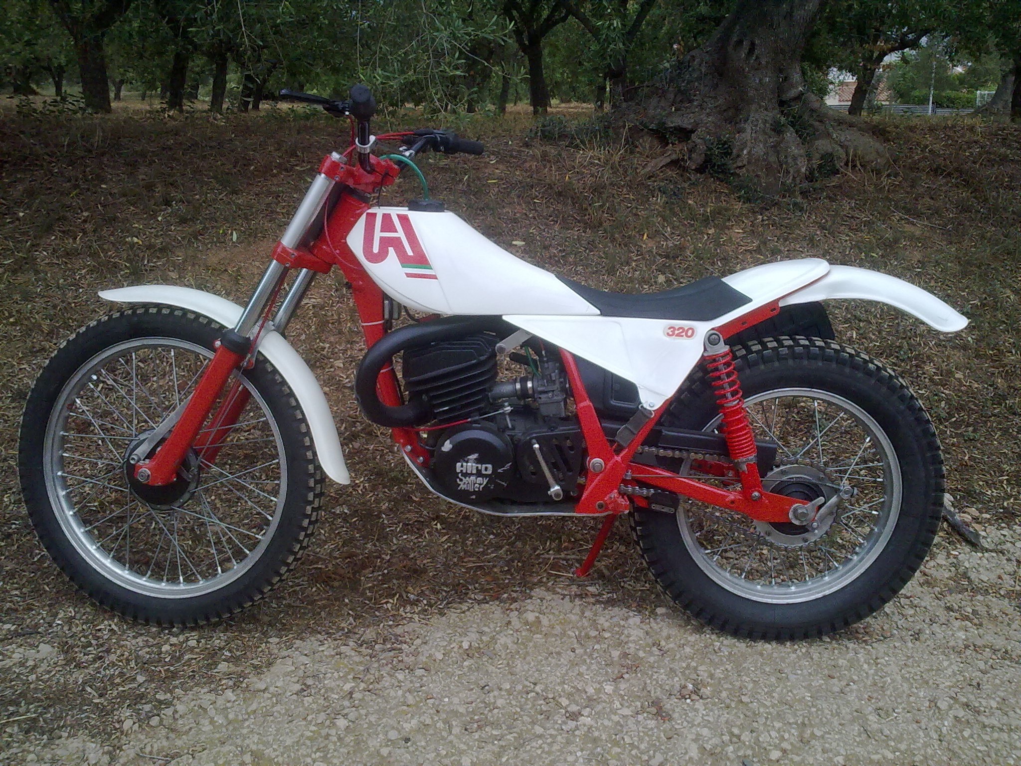 APRILIA 320 TRIAL 82-83