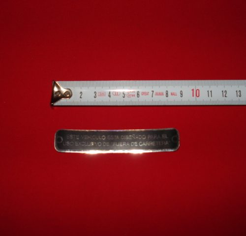 ADHESIVO. "ESTE VEHICULO ESTA DISEÑADO PARA EL USO FUERA DE CARR