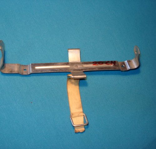 ANCLAJE PORTA SPRAY PINCHAZOS/EXTINTOR DE 20 CM LARGO.