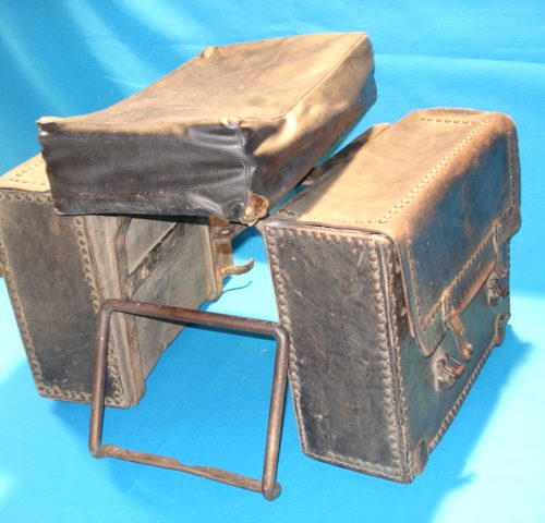 MALETAS Y ASIENTO TRASERO DE MOTO ANTIGUA.