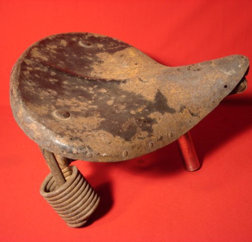 ASIENTO TRIANGULAR DE CHAPA REF 28