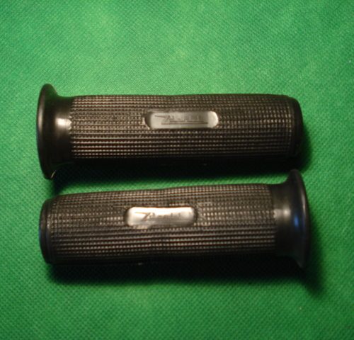 Derbi puños carretera con anagrama