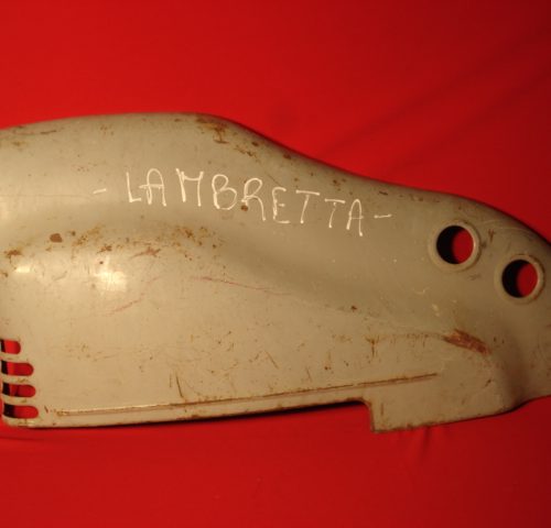 TAPA LAMBRETTA 125 LD IZQUIERDA (2 agujeros)
