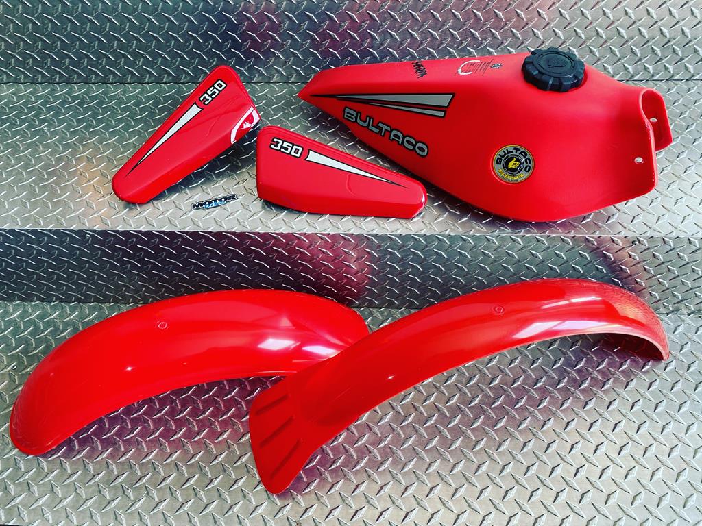 Bultaco sherpa 250/350 modelo 199 roja plasticos y depósito